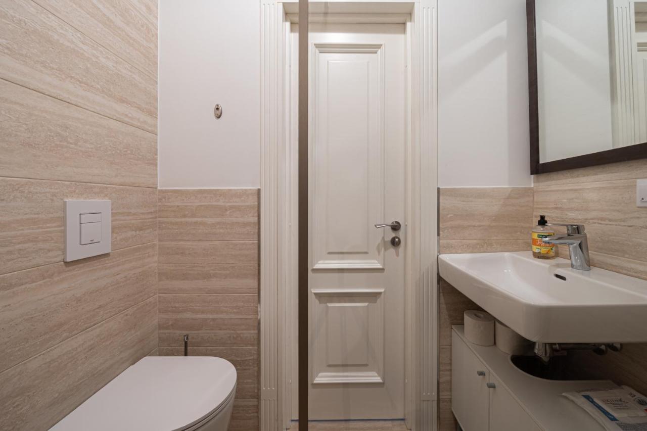 Library House "Bibliotekas Nams" - Apartment With Park View ريغا المظهر الخارجي الصورة