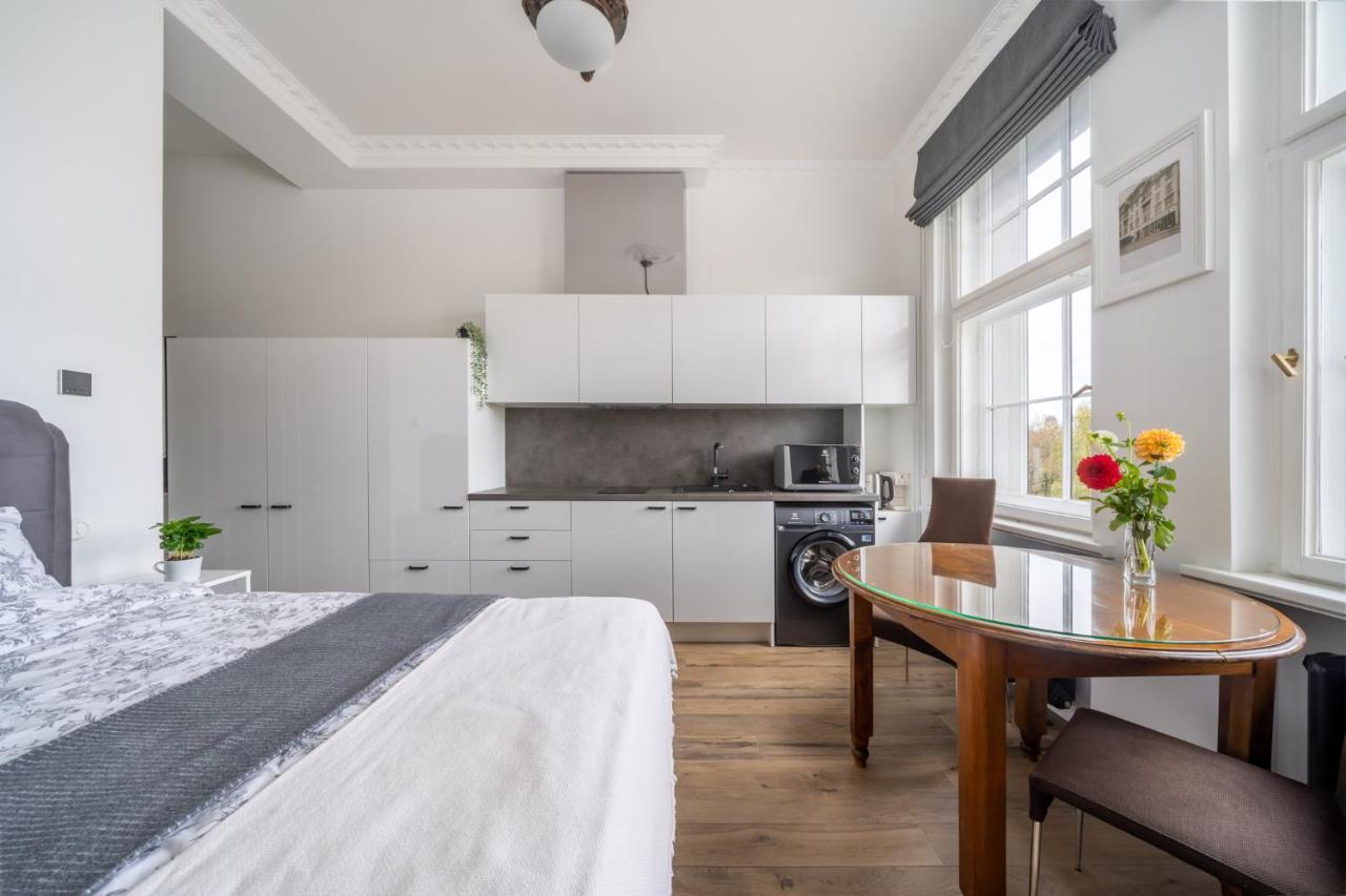 Library House "Bibliotekas Nams" - Apartment With Park View ريغا المظهر الخارجي الصورة